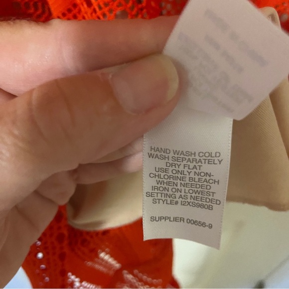 Bisou Bisou Elegant Red Sleeveless Dress - Picture 10 of 13